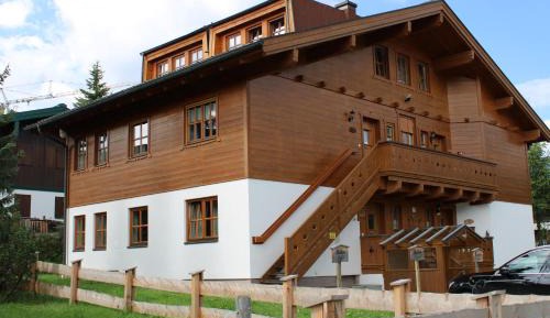 Apartment with Mountain View