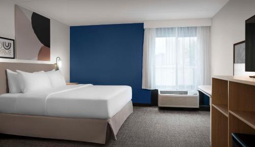 King Room with Mobility Accessible Tub