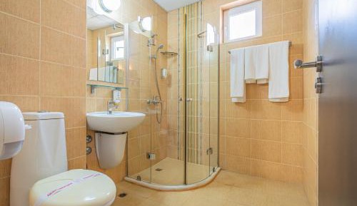 Twin Room (No Balcony)