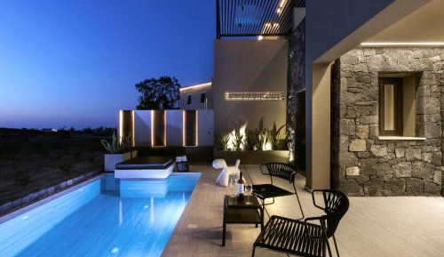  Lifestyle Suite with Private heated Pool