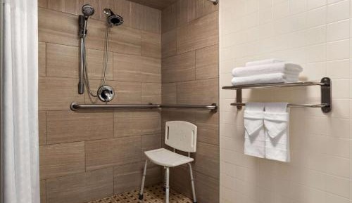 Queen Room - Mobility Access/Non-Smoking