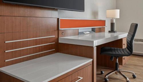 One-Bedroom King Suite with Sofa Bed and Adapted Tub - Mobility Accessible