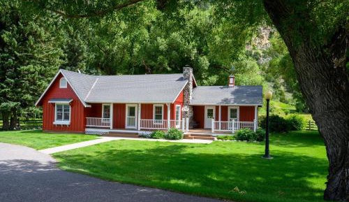 Four-Bedroom Holiday Home
