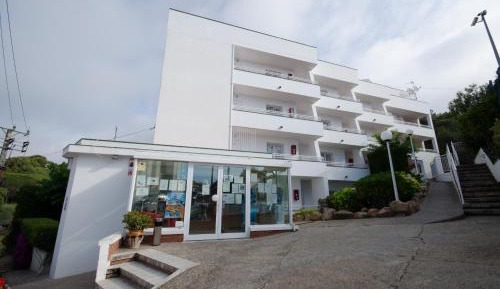 One-Bedroom Apartment with Mountain View (2-4 Adults)