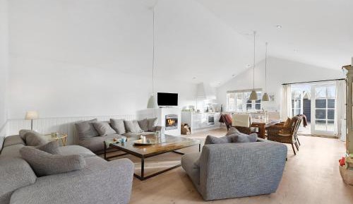 Three-Bedroom Holiday Home 