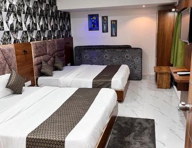 Deluxe Family Room