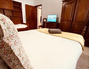 Basic Triple Room with Shared Bathroom