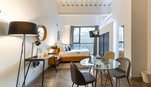 Signature Apartment, Street View