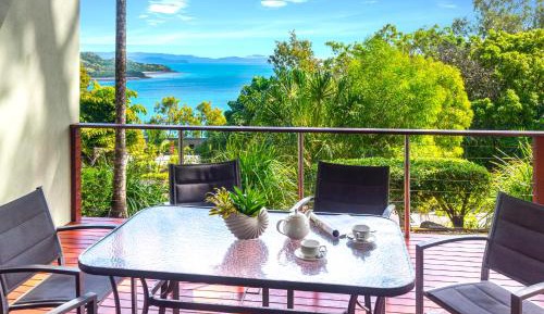 Apartment with Sea View- Compass Point 7
