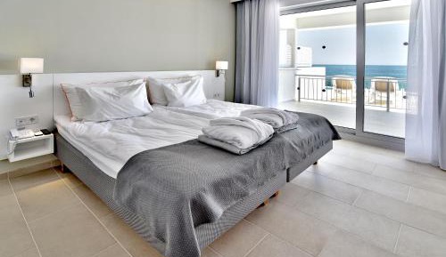 Two-Bedroom Apartment with Private Pool (3 Adults)