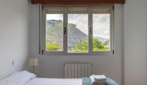 Apartment with Mountain View