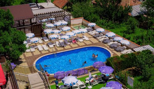 Deluxe Double or Twin Room with Mountain View