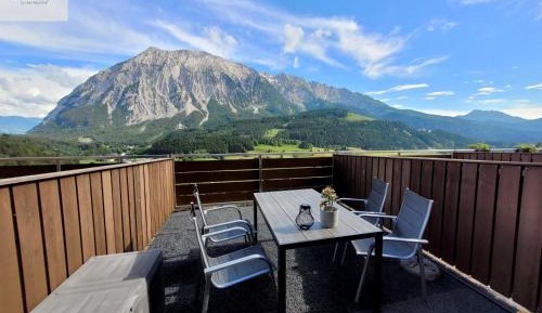 Apartment with Mountain View