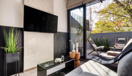 Jr.Penthouse with a Private Terrace