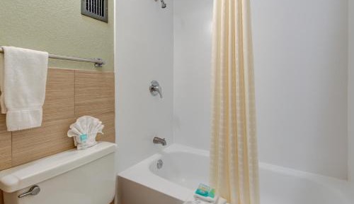 Queen Room with Pool View