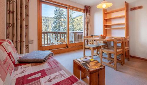 One-Bedroom Apartment with Sleeping Alcove (6 People)