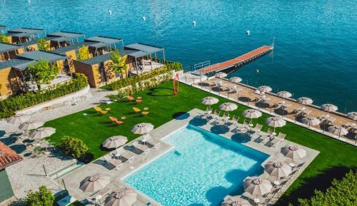 Apartment with Lake View
