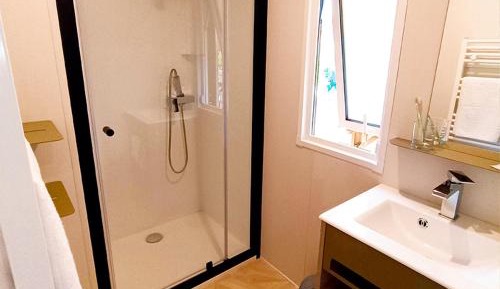 Two-Bedroom Prestige Cottage - Independent Neighborhood at 2625 feet from the Main Site