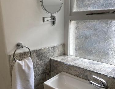 Apartment with Shower