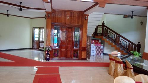 Deluxe Room (2 Adults + 1 Child)