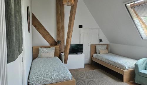 Twin Room with Shower