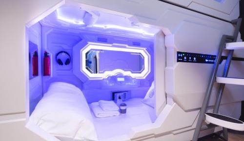 Side Entrance Capsule with One Single Bed