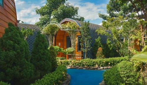 Bungalow with Garden View