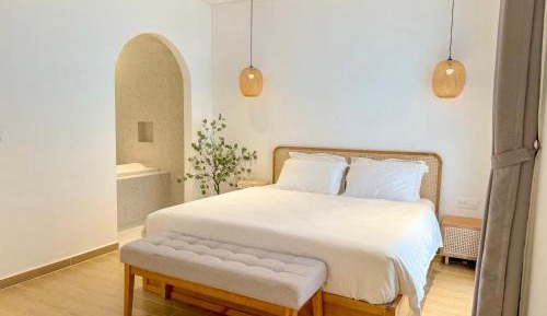 Deluxe Queen Suite