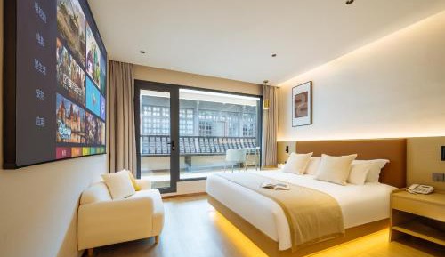 Queen Room with Balcony