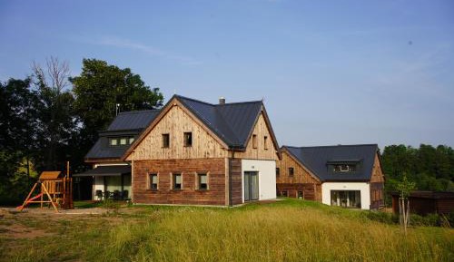 Deluxe Two-Bedroom Apartment with Garden View