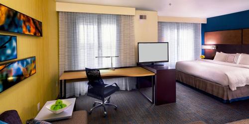 King Studio with Sofa Bed
