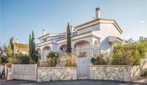 Three-Bedroom Holiday Home 
