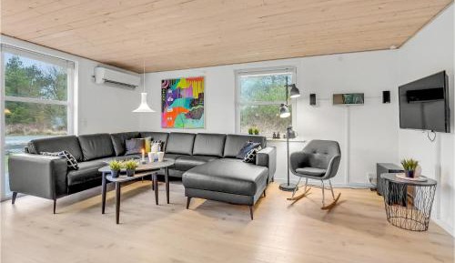 Three-Bedroom Holiday Home 