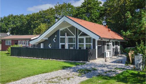 One-Bedroom Holiday Home