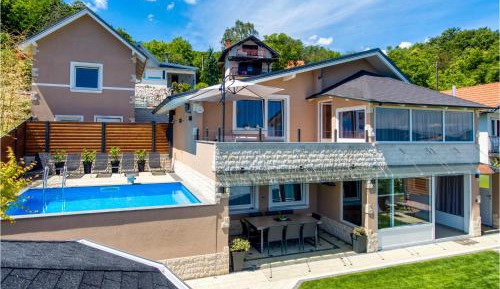 Four-Bedroom Holiday Home