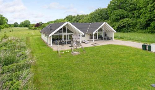 Seven-Bedroom Holiday Home