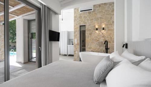 Deluxe Double Room with Bath