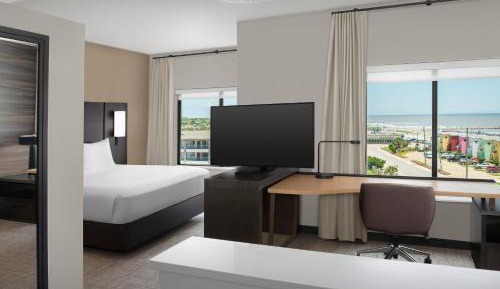 King Studio with Sofa Bed and Ocean View