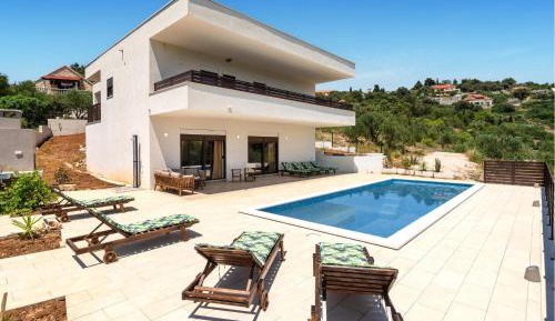 Four-Bedroom Holiday Home