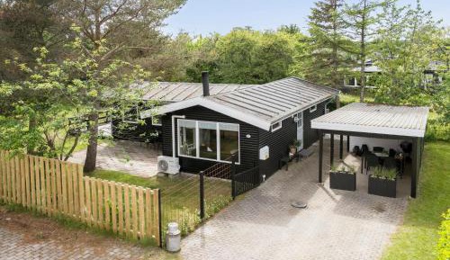 Three-Bedroom Holiday Home 