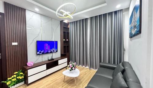 One-Bedroom Apartment with Lake View