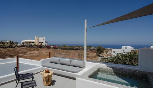 Deluxe Suite with Hot Tub and Sea View