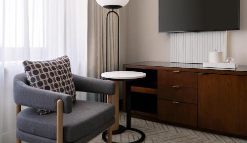 Queen Room with Two Queen Beds and Harbor View - Club Lounge Access