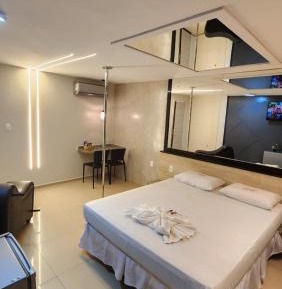 Deluxe Queen Suite