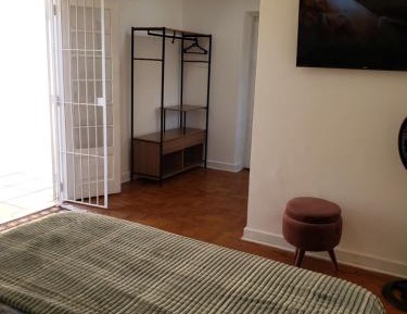 Deluxe Queen Suite