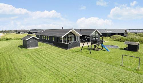 Seven-Bedroom Holiday Home