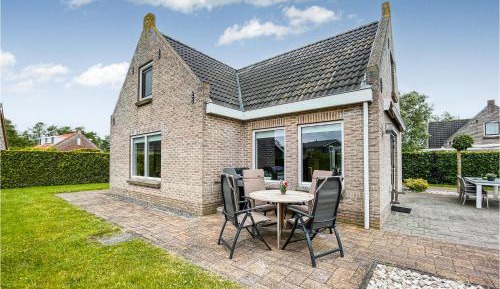 Three-Bedroom Holiday Home 