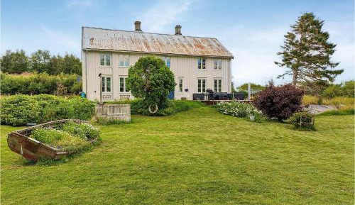 Four-Bedroom Holiday Home