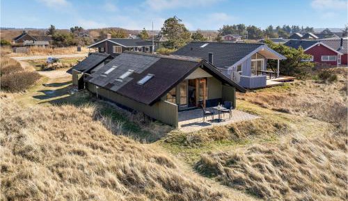 Three-Bedroom Holiday Home 