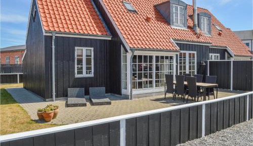 Three-Bedroom Holiday Home 